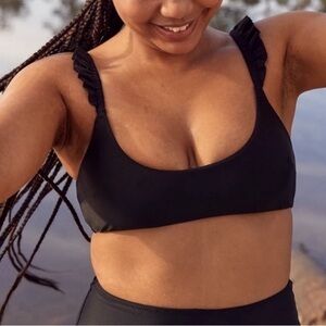 Aerie Ruffle Scoop Bikini Top in black Size Small G-7